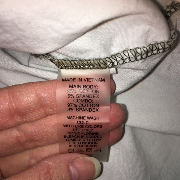 Vince Camuto Oversized Faux Layered Top - Picture 10 of 10